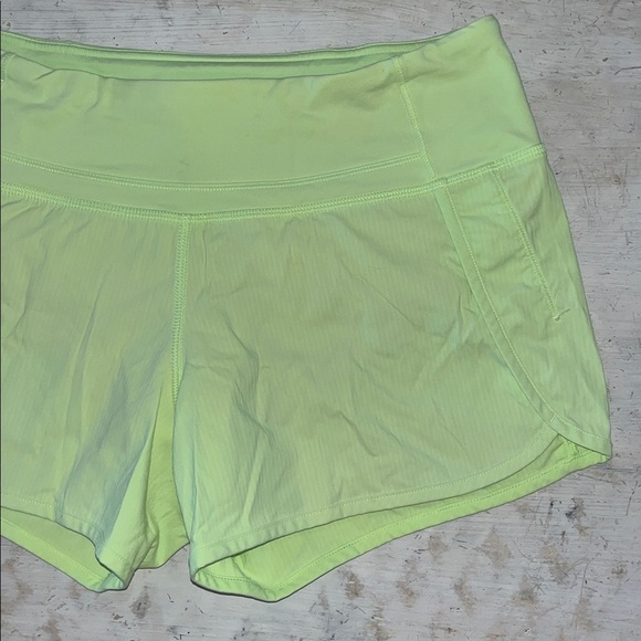 Lululemon Speed up Short neon yellow | size 4 - Picture 2 of 5